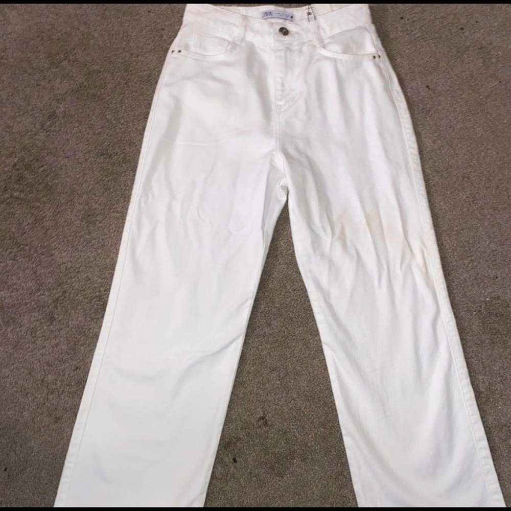 White straight fit jeans from Zara